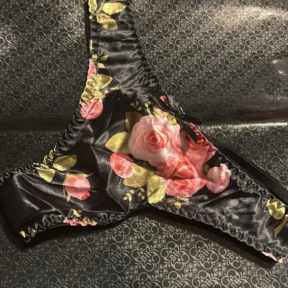 4pc SET Satin Vintage Rose Bra , Thong , Garter Belt & Lace Thigh High Stockings - Picture 13 of 13